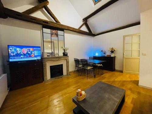 Magnifique & atypique appartement aux portes du château