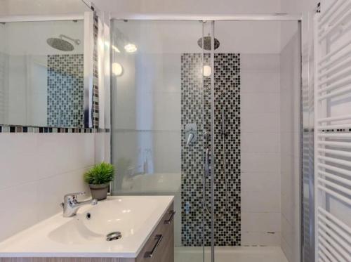 Ένα μπάνιο στο Luxury Residence La Pianca - Pool and Terrace Lake View