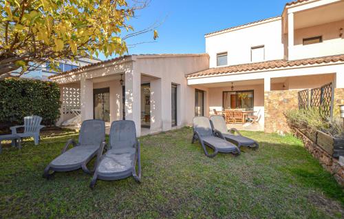 Jardín al aire libre en Beautiful Home In Sagone With Kitchen