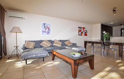 Zona de estar de Beautiful Home In Sagone With Kitchen