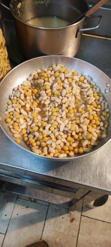 a pan filled with peanuts on top of a stove at Masseria Le Querciole in Fauglia