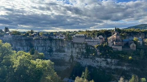 a city on the side of a cliff at Maison avec magnifique vue et piscine privative in Saint-Félix-de-Lunel