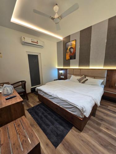 a bedroom with a large bed with a ceiling at Hotel Fortune in Ayodhya