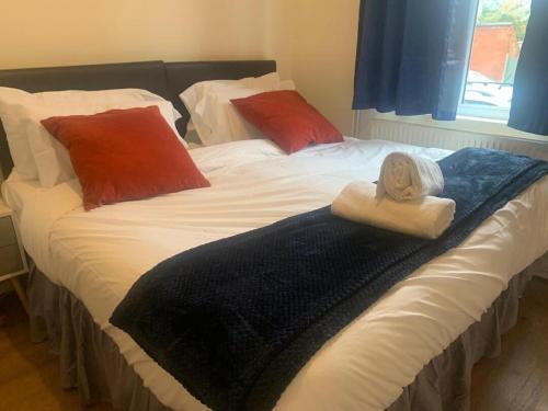 Ein Bett oder Betten in einem Zimmer der Unterkunft The Napier