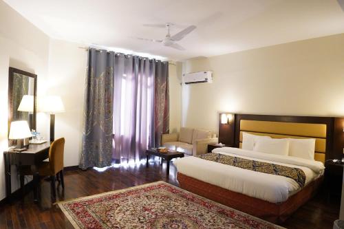 Ένα ή περισσότερα κρεβάτια σε δωμάτιο στο Hunza Darbar Hotel