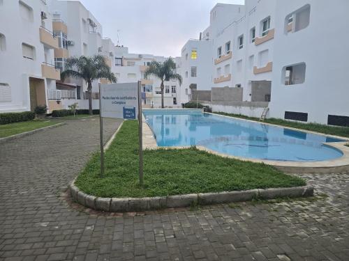 Bazén v ubytování Apartment Tanger Achakar with pool nearby sea nebo v jeho okolí