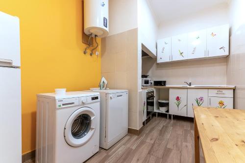 Η κουζίνα ή μικρή κουζίνα στο Alfama lisboa 2nd floor amazing river view