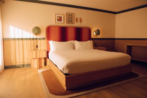 a bedroom with a large bed in a room at Royal Sun Palm Springs in Palm Springs