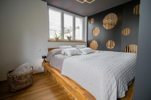 a bedroom with a large bed with white sheets and a window at Modern Studio For Two in Alt Sankt Johann