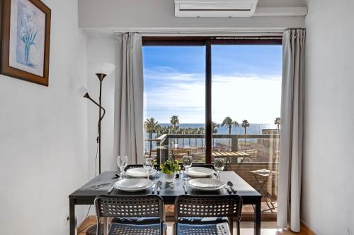 Aloha Playa 402 By IVI Real Estate