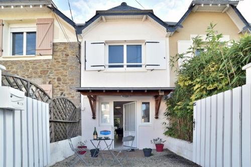 Maison de charme dans rue très calme