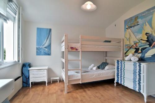 Ένα ή περισσότερα κρεβάτια σε δωμάτιο στο Karome