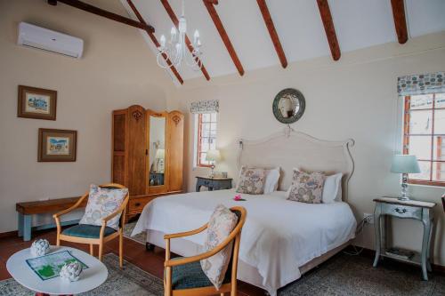Кровать или кровати в номере Aan de Oever Guesthouse