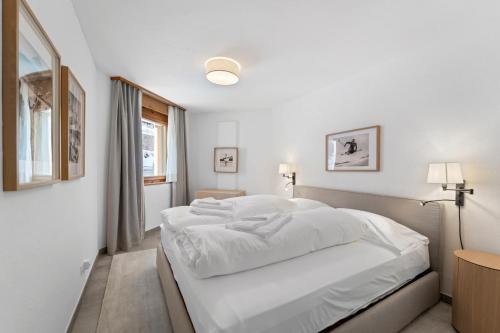 Postel nebo postele na pokoji v ubytování Abitaziun Caspar Badrutt 302 - St Moritz