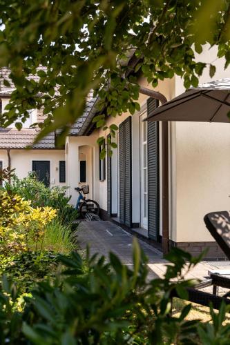 Taman di luar Ferienwohnung KM3 "Kranich"
