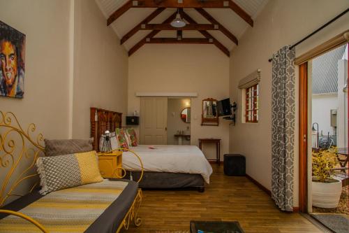 Кровать или кровати в номере Aan de Oever Guesthouse