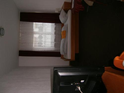 a room with a bed and a window at Hotel Strauss in Waldbronn