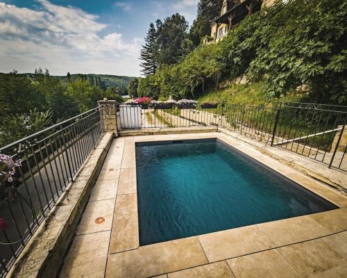 Grande maison avec piscine sous les falaises de La Roque Gageac