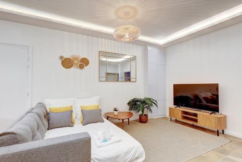 Martine Suite, Place de la République