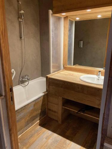 Ένα μπάνιο στο GITE DE LA BOULOIE - 8 Chambres avec sdb