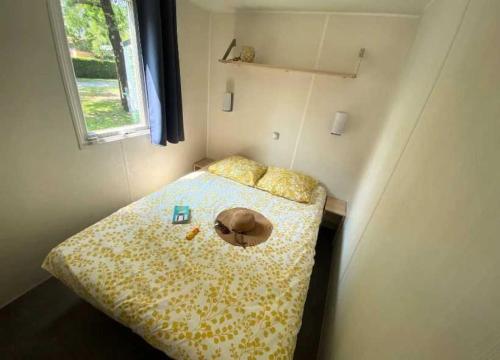 Postel nebo postele na pokoji v ubytování Camping - Piscine - ccaghc0