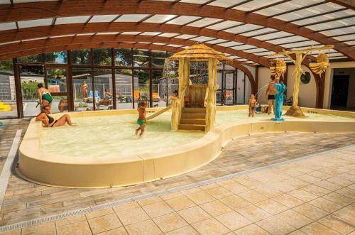 a group of people playing in an indoor playground at ZEcamping animé dog friendly familial piscine couverte in Saint-Georges-dʼOléron
