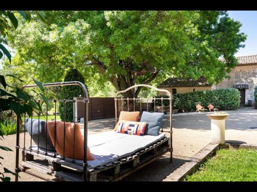 Κήπος έξω από το Gite dans un Mas Provençal avec Jacuzzi