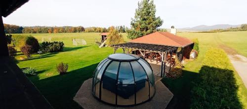 an overhead view of a gazebo in a yard at PENZION BENEŠOV u BROUMOVA in Broumov