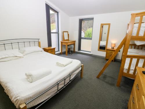 Postel nebo postele na pokoji v ubytování Heartwell Cottage