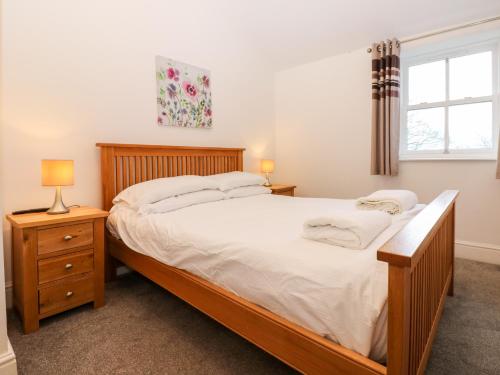 Postel nebo postele na pokoji v ubytování Raby Cottage