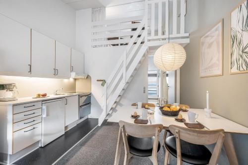 Kuchyň nebo kuchyňský kout v ubytování Centrally Located Apartment In Søndervig, Renovated In 2025