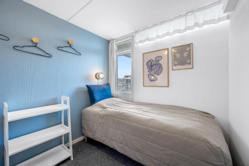 Postel nebo postele na pokoji v ubytování Centrally Located Apartment In Søndervig, Renovated In 2025