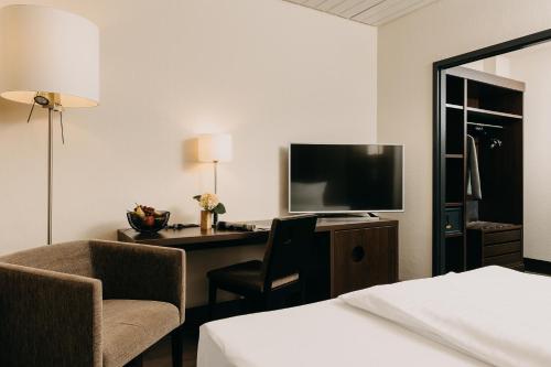 TV a/nebo společenská místnost v ubytování Hotel Forsthaus Nürnberg Fürth