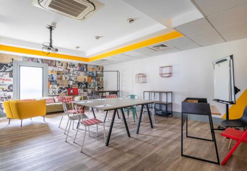 a dining room with a table and chairs at B&B HOTEL Marseille Bonneveine in Marseille
