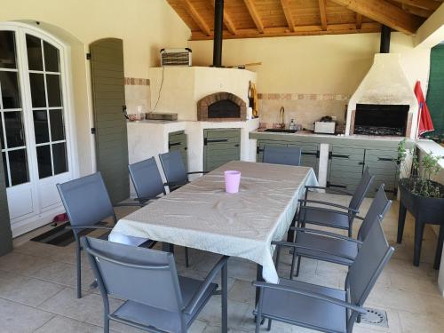 Η κουζίνα ή μικρή κουζίνα στο Villa provençale