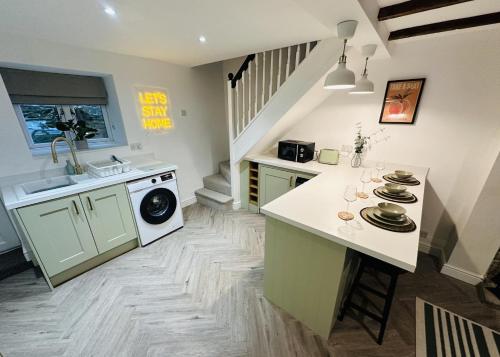 Dapur atau dapur kecil di Cosy 2 Bed In Bollington