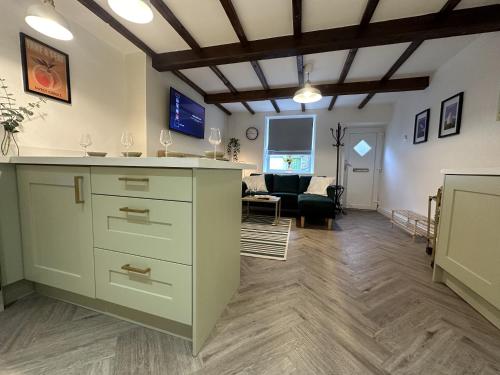 Televisyen dan/atau pusat hiburan di Cosy 2 Bed In Bollington