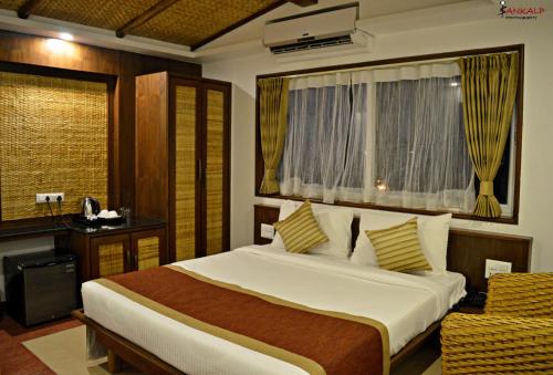 A bed or beds in a room at Sepoy Grande Mysore