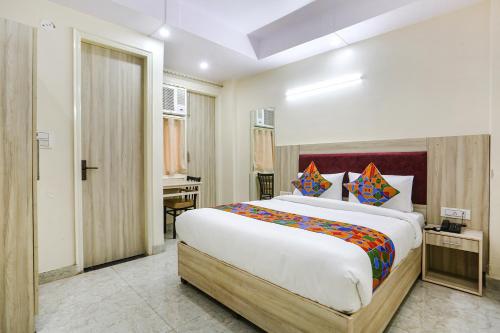 Katil atau katil-katil dalam bilik di FabHotel Taugan Inn - Nr Yashobhoomi Convention Centre