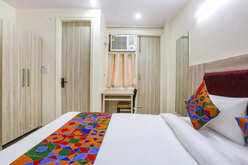Katil atau katil-katil dalam bilik di FabHotel Taugan Inn - Nr Yashobhoomi Convention Centre