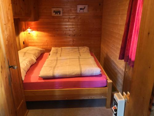 Postel nebo postele na pokoji v ubytování Haus Chalet Beverin
