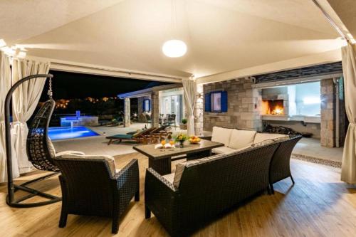 Charming Villa with Pool