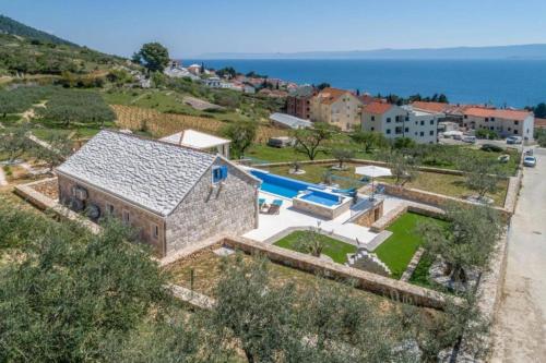 Charming Villa with Pool