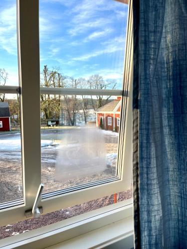 a window with a view of a house at Trollebo Säteri in Vetlanda