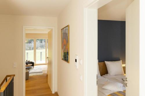 Letto o letti in una camera di Ferienwohnungen Friedenshöhe in Oberammergau