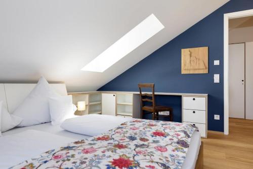 Letto o letti in una camera di Ferienwohnungen Friedenshöhe in Oberammergau