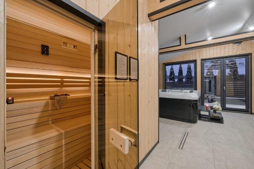 Μια τηλεόραση ή/και κέντρο ψυχαγωγίας στο Odkryj-Bialke Apartamenty Małe Białczańskie