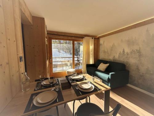 Appartement rénové 2 pièces cabine avec balcon et accès piscine - Méribel