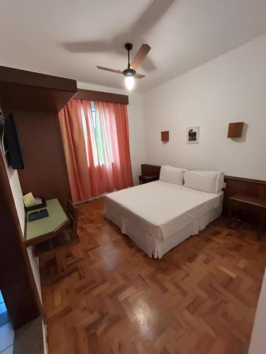 Postel nebo postele na pokoji v ubytování VOA Hotel União