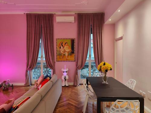9 Guests 2 apartments together 2 and 3 floor with, 4 bedrooms, 4 baths in Milano downtown with AC, WiFi and Subway M1 M2 Airport Connected